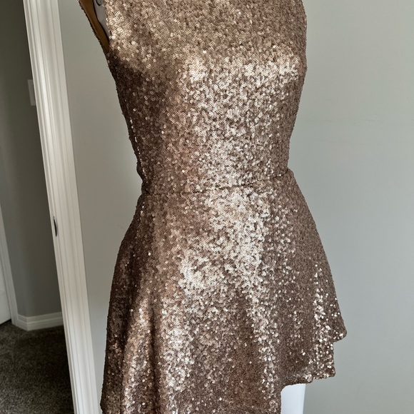 TOBI GOLD SEQUIN DRESS MEDIUM - Picture 10 of 10
